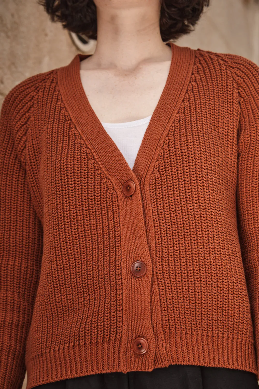 ANNA V-Neck Cardigan in Organic Cotton - Earth Red