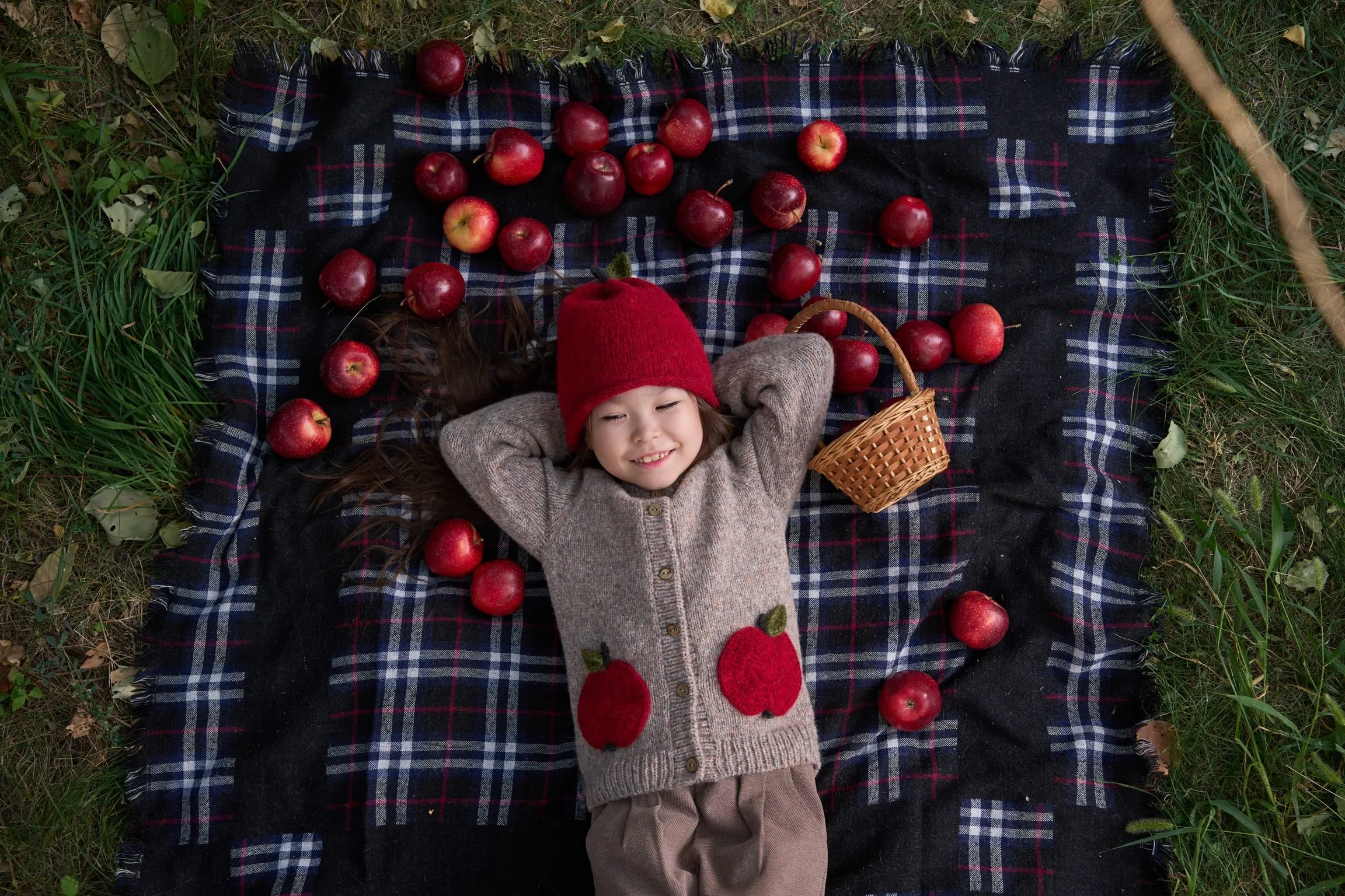 Apple cardigan | Beigebrown