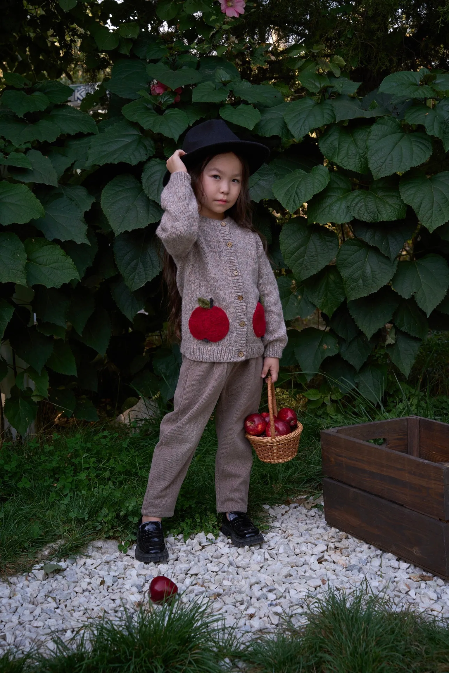 Apple cardigan | Beigebrown