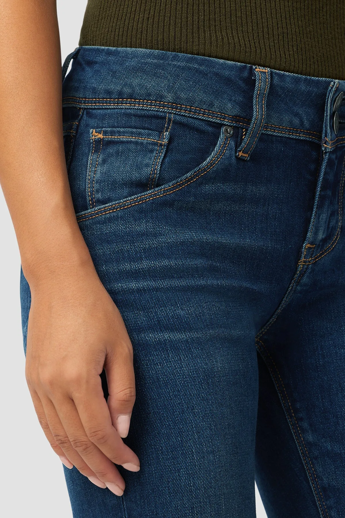 Beth Mid-Rise Baby Bootcut Petite Jean