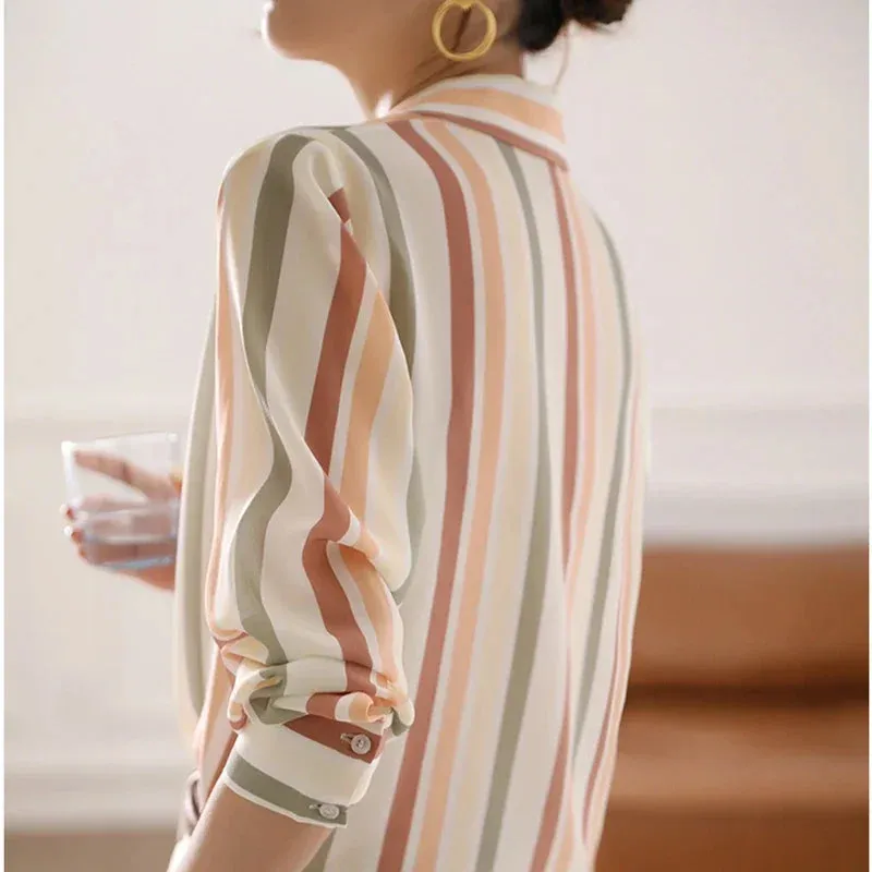 Julia Vintage-Streifenhemd – Eleganz trifft auf koreanischen Modestil