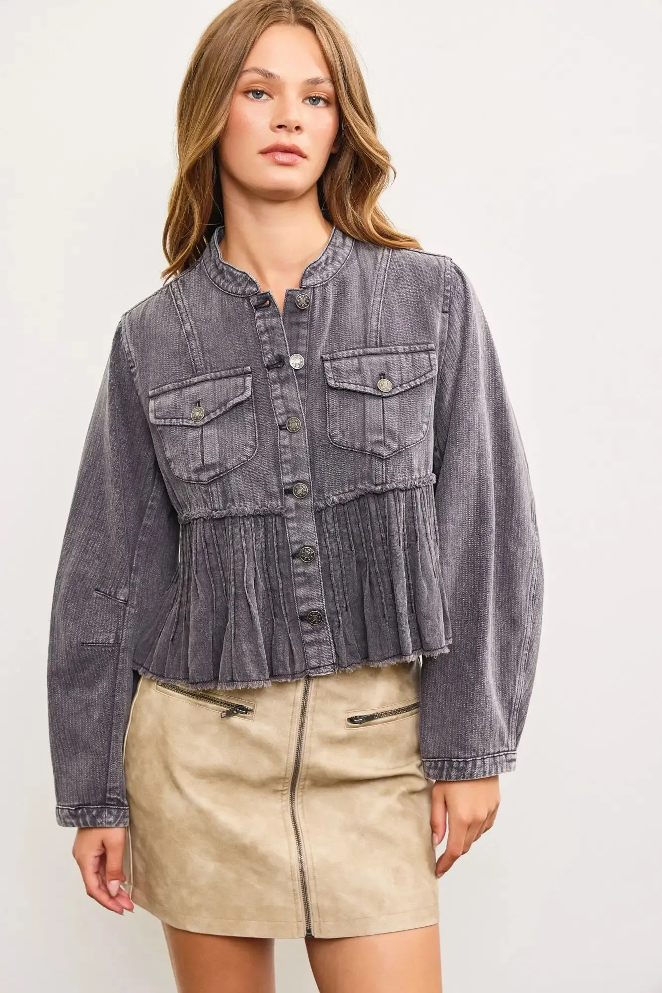 PLEATED BUTTON DENIM JACKET