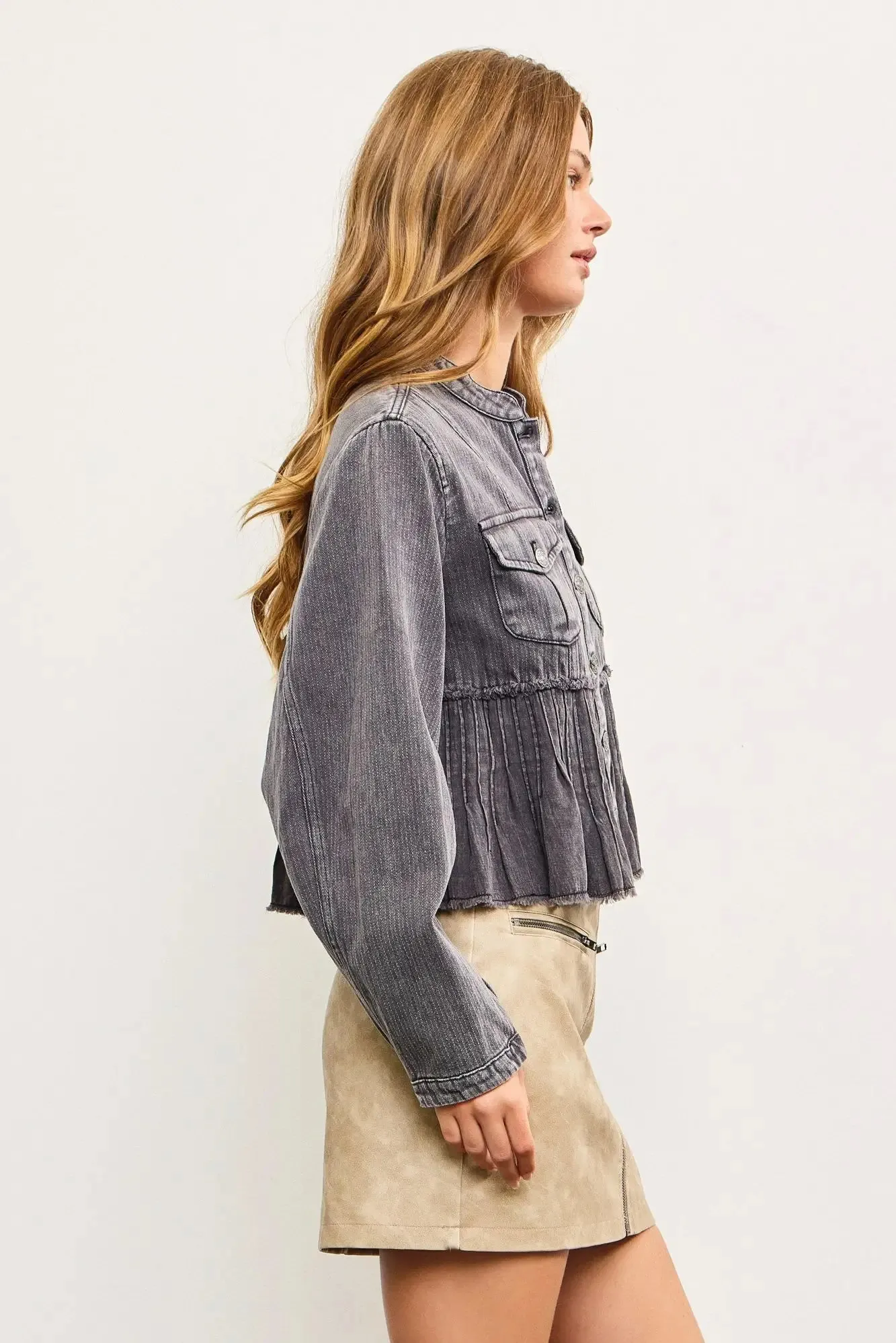PLEATED BUTTON DENIM JACKET