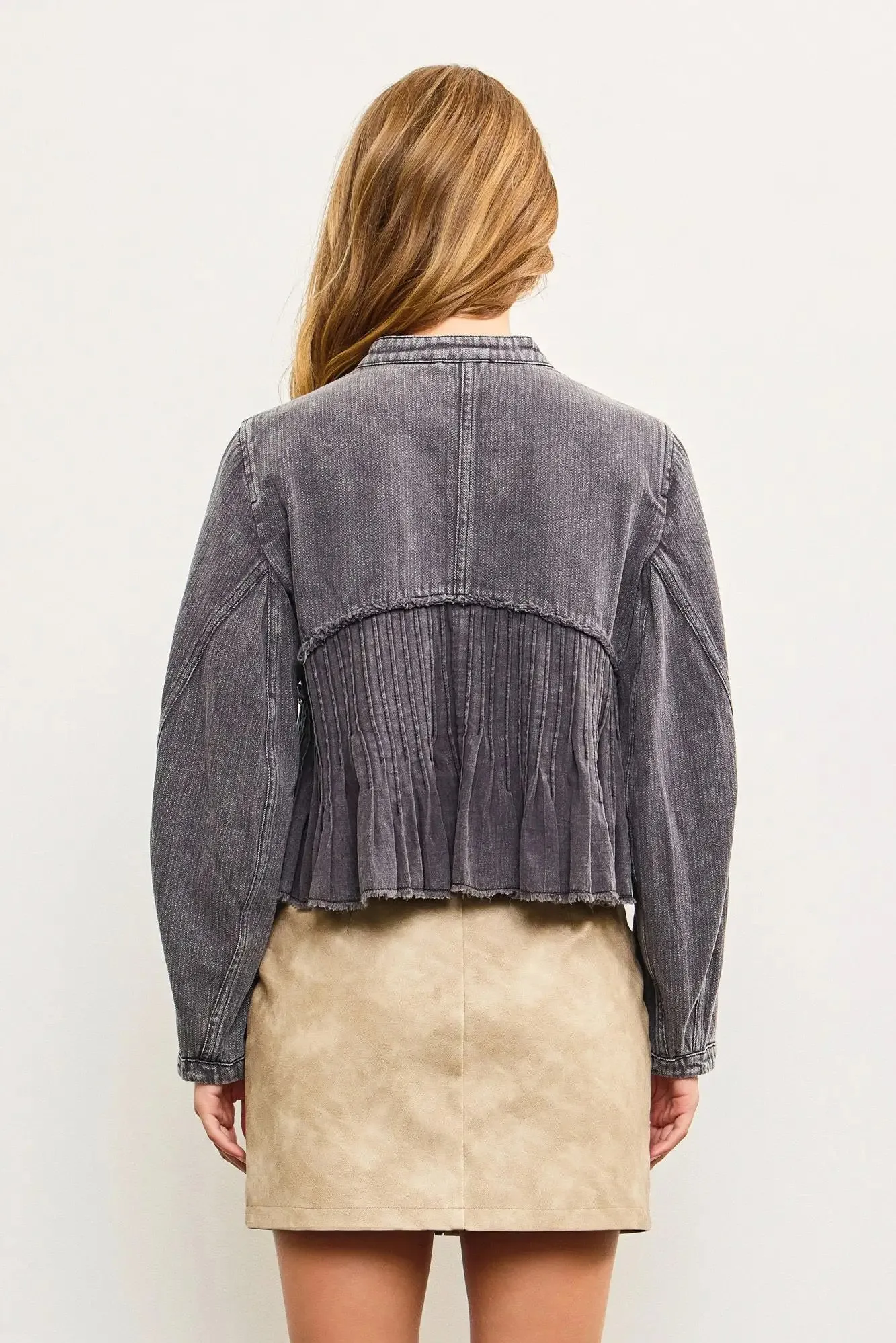 PLEATED BUTTON DENIM JACKET